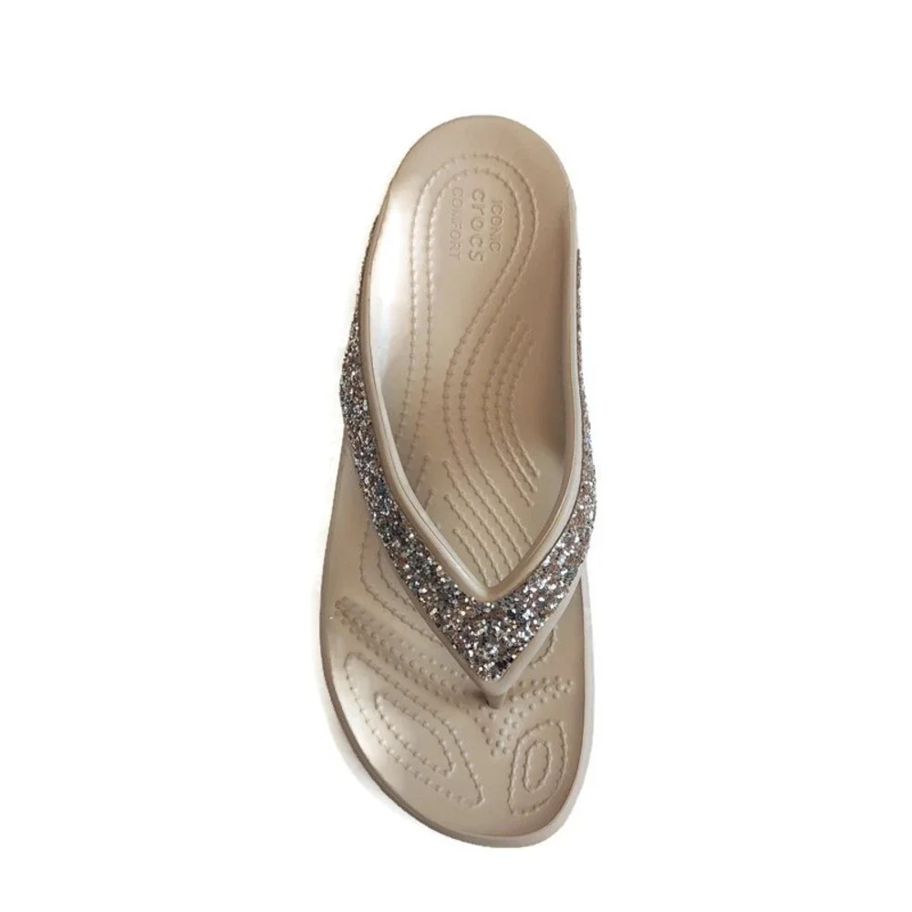 CROCS Womens Sz 10 Sloane Glitter Wedge Flip Flops Lightweight Sandals Chai Gold - Picture 3 of 10